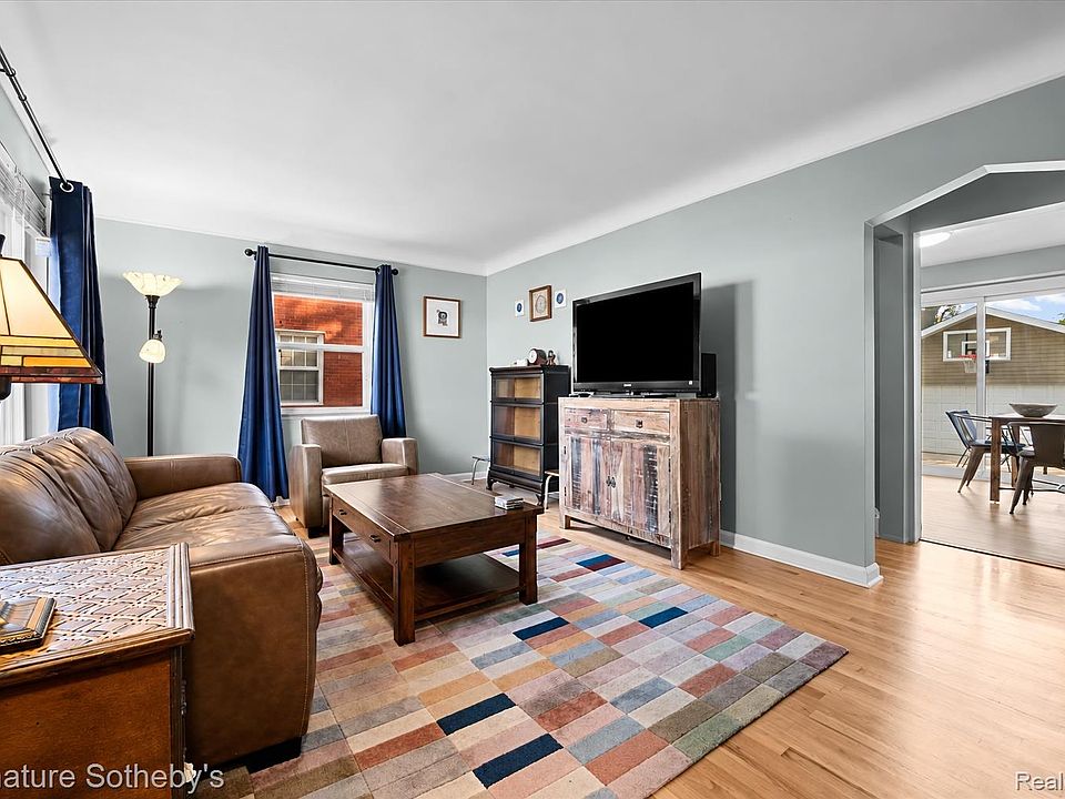 2716 N Connecticut Ave, photo 2