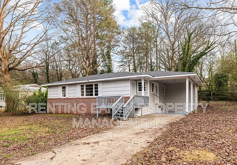 221 Lawson Rd — Photo 2