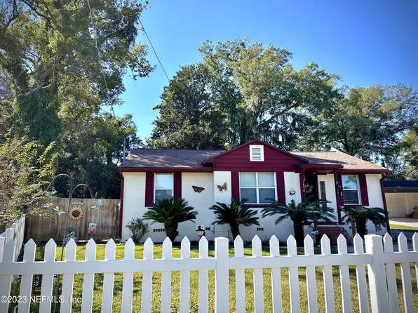 1858 BARTRAM Circle W, Jacksonville, FL 32207