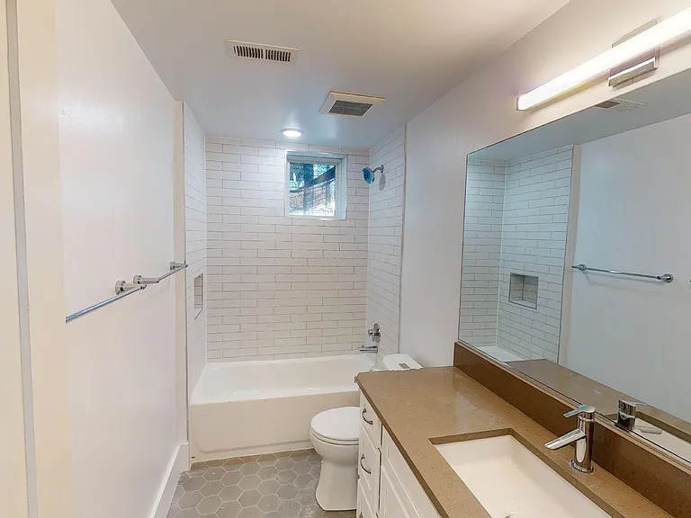 917 Sheridan St NW #3B — Photo 2