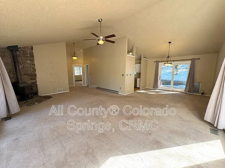 931 Kings Crown Rd — Photo 2