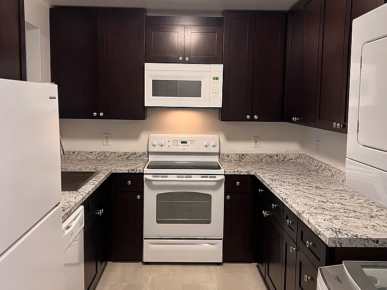 1616 Tropical Ct — Photo 4