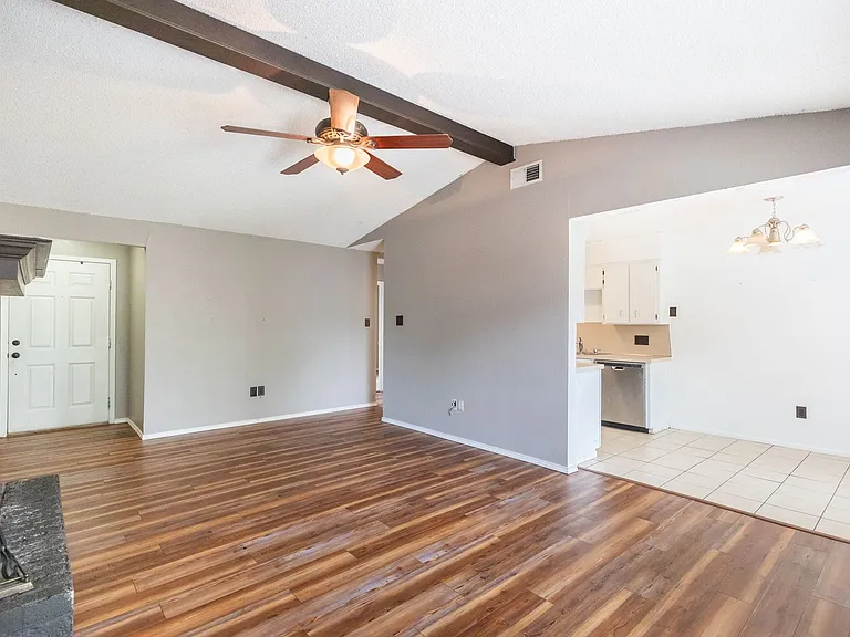 3902 Karen Dr — Photo 7