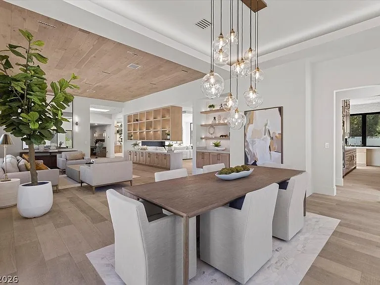 2401 Driftwood Dr — Photo 18
