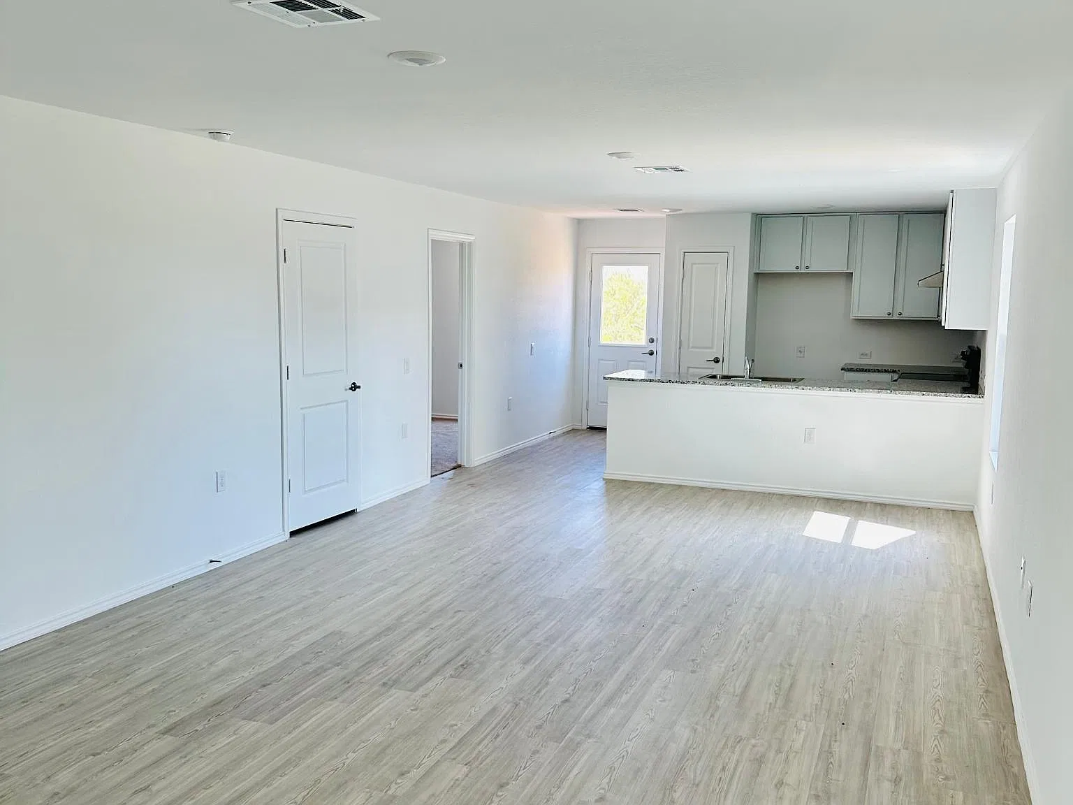 3 bed, 1266 sqft, $1,650 — Photo 3