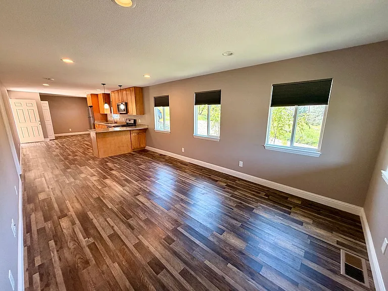 851 E Main St — Photo 5