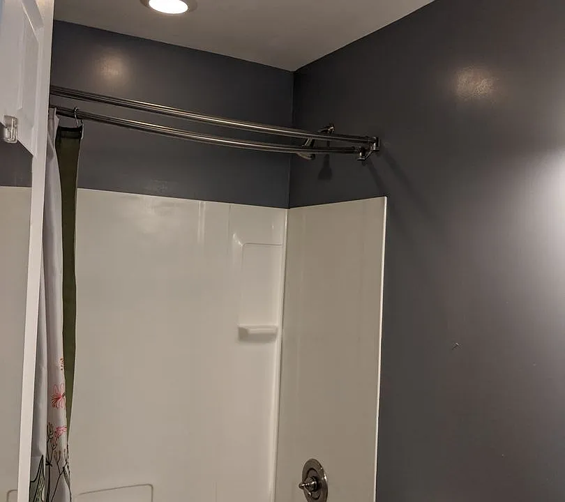 South Oakland Large and renovated 3 bedroom apartment Must SEE!