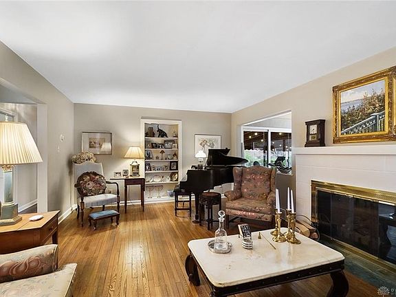 4th image of 324 Beverly Pl