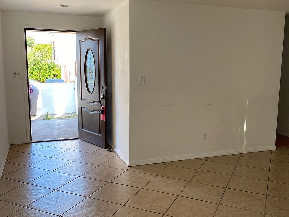 Entry way/Front door