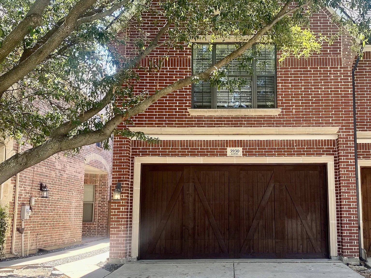 3 bed, 2.5 bath, 2341 sqft, $3,900 — Photo 1