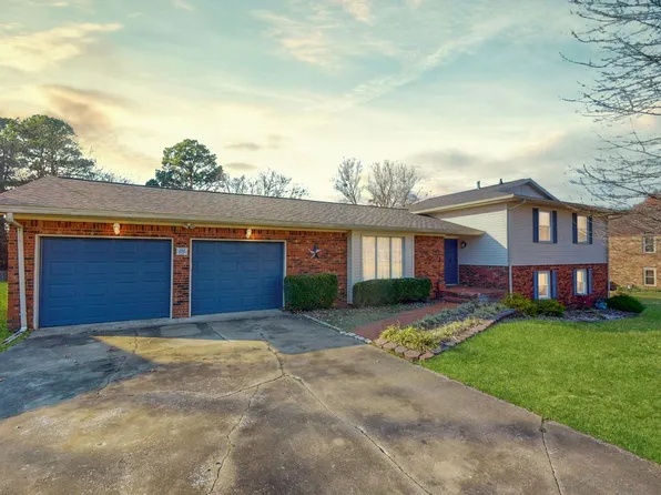 155 County Line Rd, Paducah, KY 42003