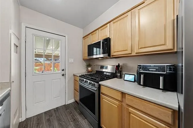 4869 Serrano Pl — Photo 9