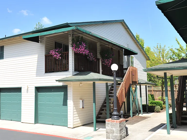 Emerald Pointe — Photo 7