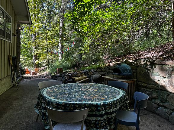 Back patio area with protective retaining wall