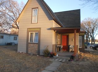 722 D St, Central City, NE 68826