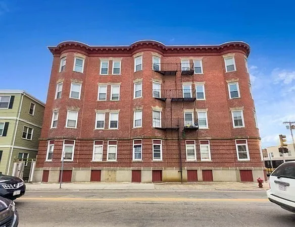 3 bed, 1000 sqft, $2,550 — Photo 2