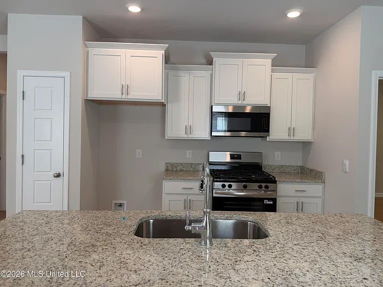 410 Hidden Reed Ct — Photo 6