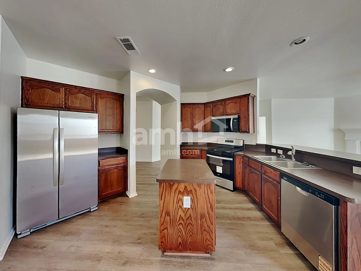 3 bed, 2.0 bath, 1774 sqft, $2,165 — Photo 3