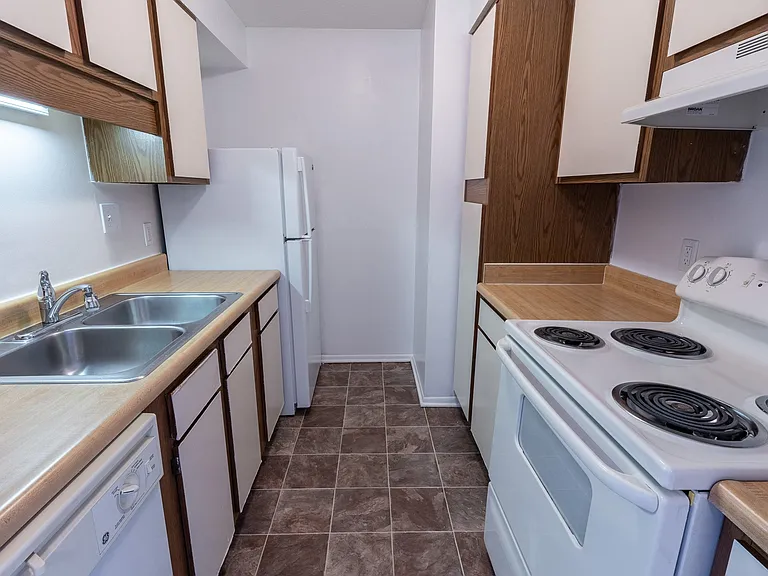 Crestview at Louisville Apartments — Photo 40