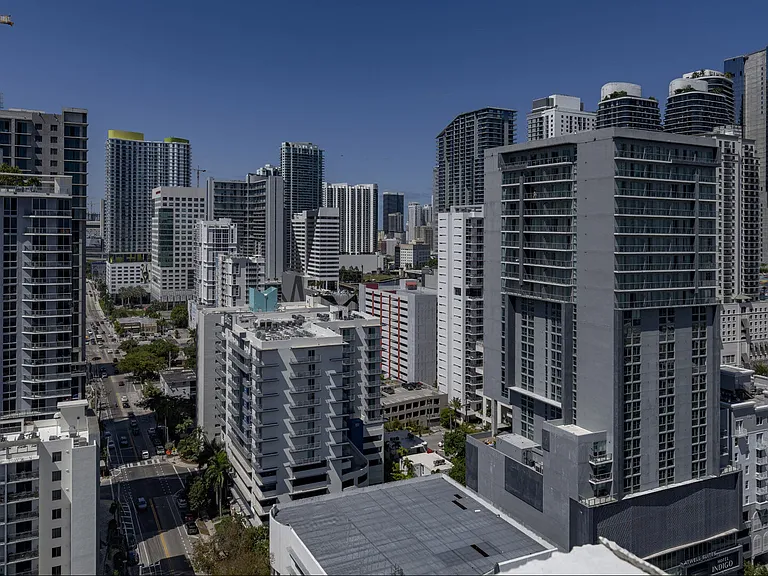 Maizon Brickell — Photo 37