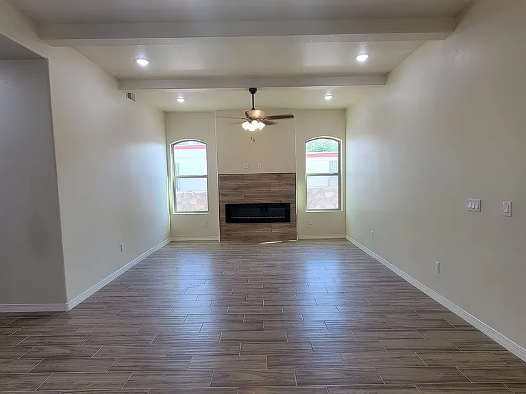 125 Loma Vista Dr — Photo 4