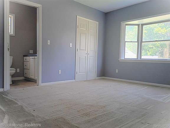 4th image of 510 Pleasant St APT 2