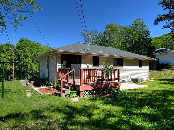 3rd image of 1600 Birchwood Dr