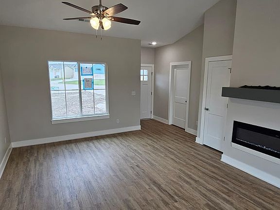 5th image of 1621 Midway Ct