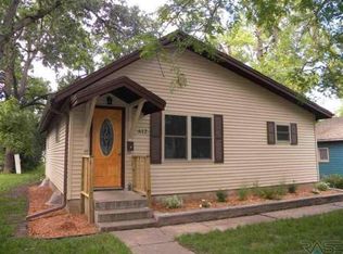 612 NW 1st St, Madison, SD 57042