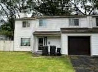 33 Whitman St, Bergenfield, NJ 07621