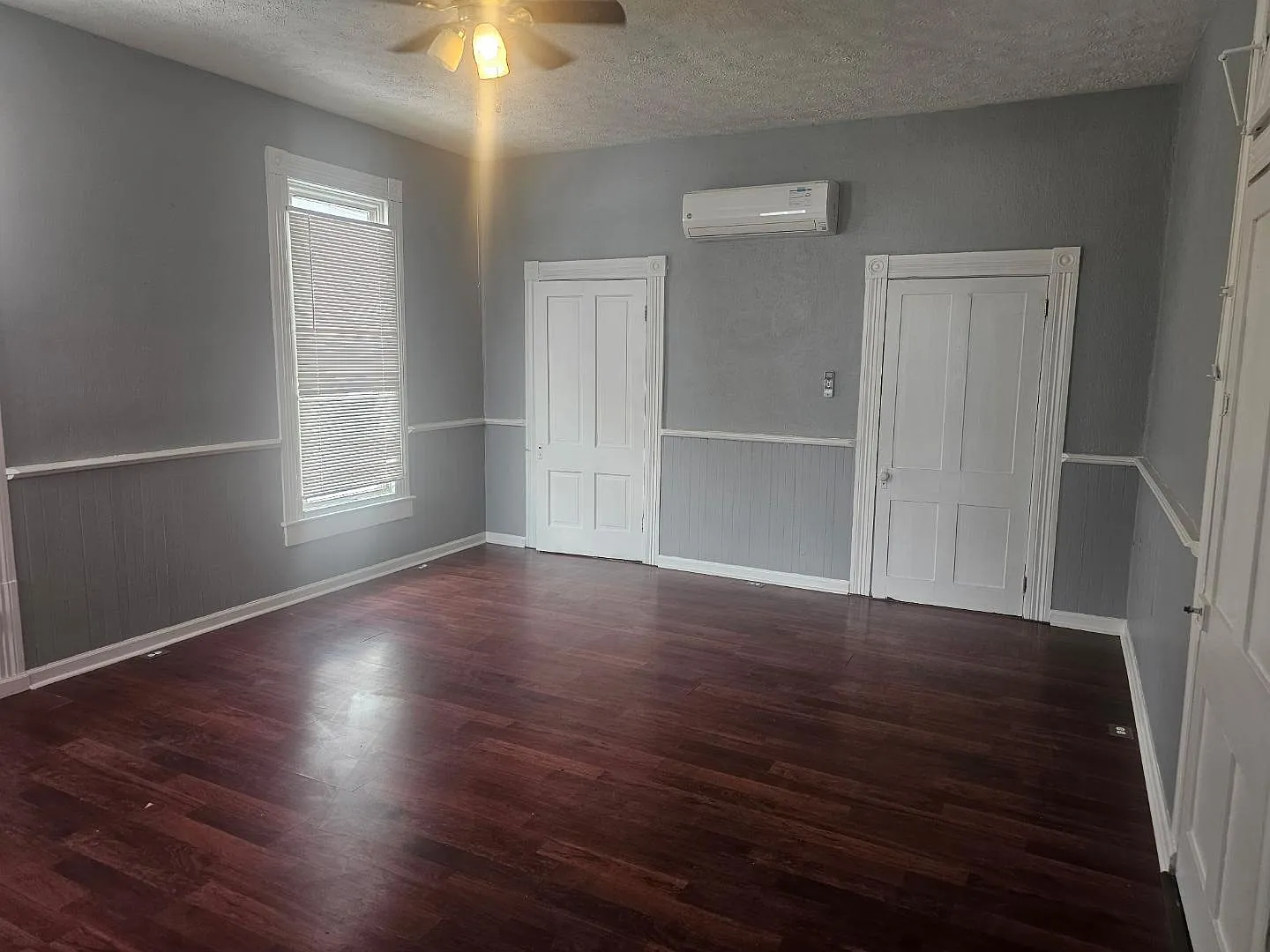 202 E Broadway St — Photo 4