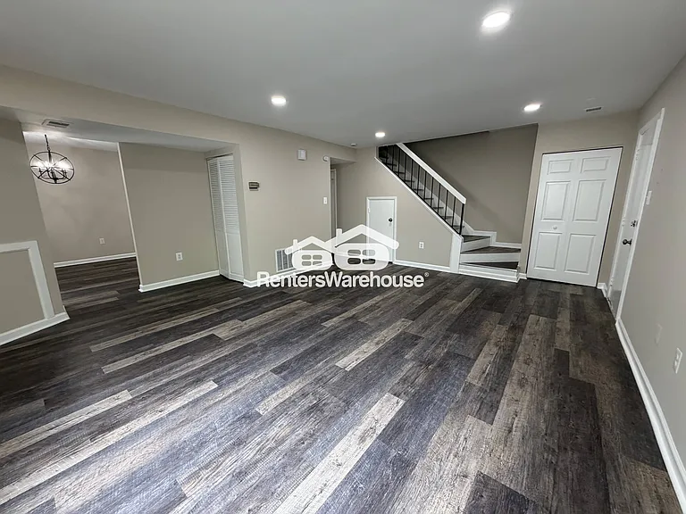 7538 Woodbine Dr — Photo 3