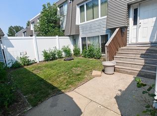 916 N 39th St, Grand Forks, ND 58203