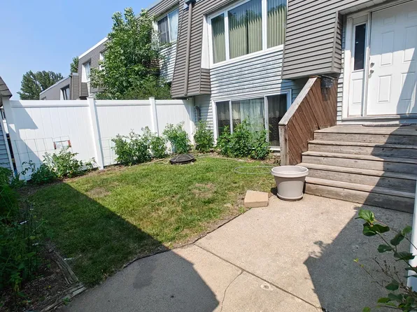 916 N 39th St, Grand Forks, ND 58203