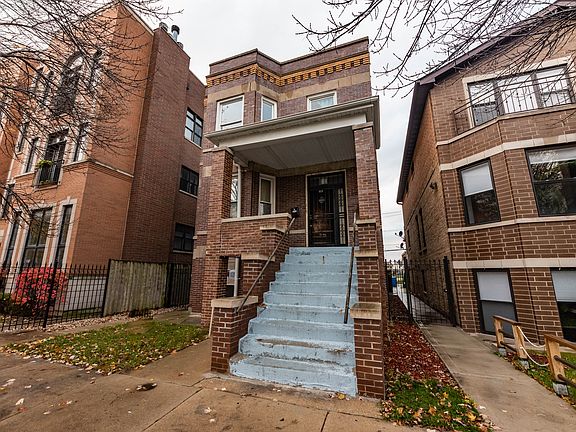 2nd image of 3246 N California Ave #G