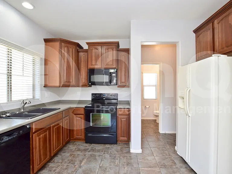 553 N Ranger Trl — Photo 6