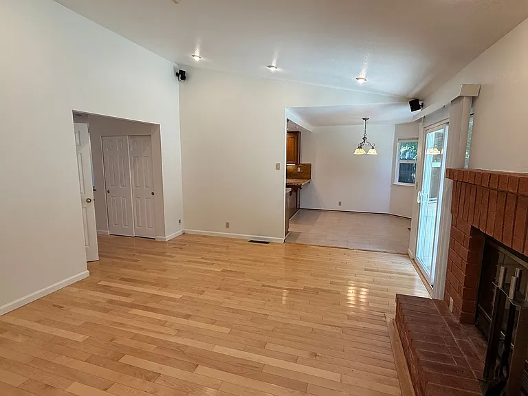 6252 Ridgemont Dr — Photo 21