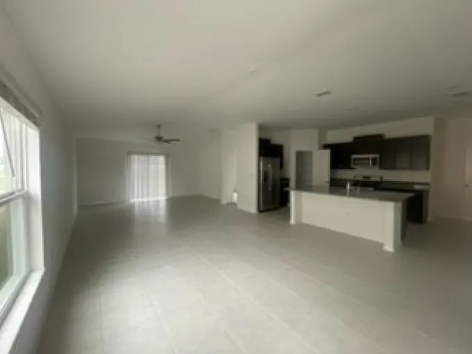 4 bed, 1817 sqft, $2,200 — Photo 2