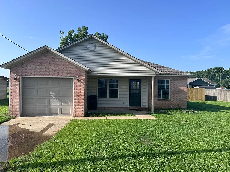 100 E Lauren Rd — Photo 1