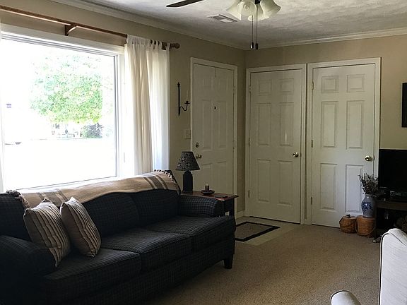 4th image of 410 Hughes St