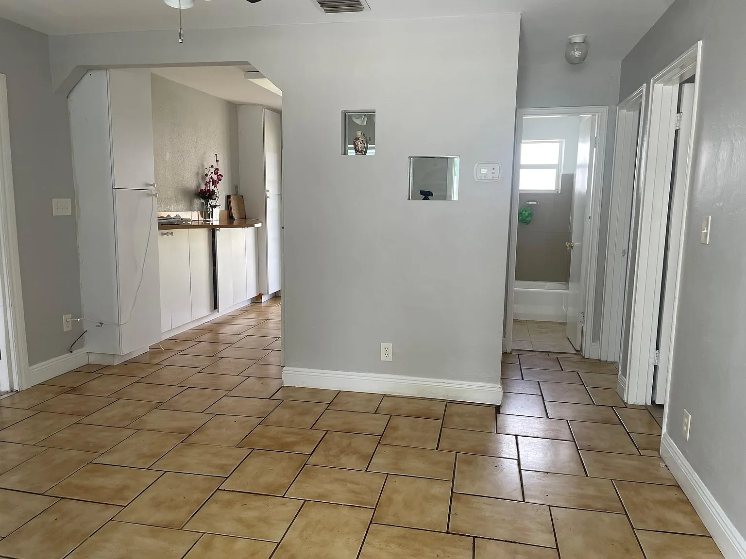 3 bed, 795 sqft, $2,600 — Photo 3