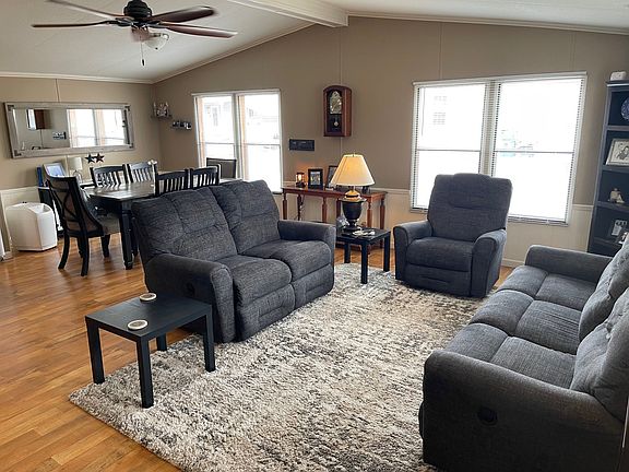 4th image of 605 Pine St #18