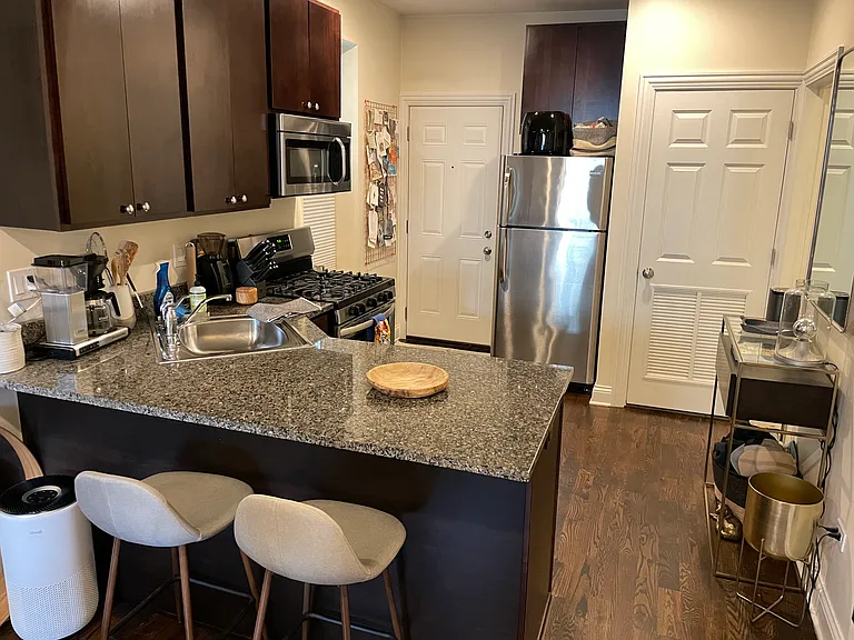 1634 N Paulina St #1R — Photo 4