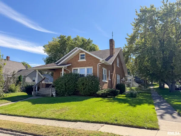 302 E Center St, Eureka, IL 61530