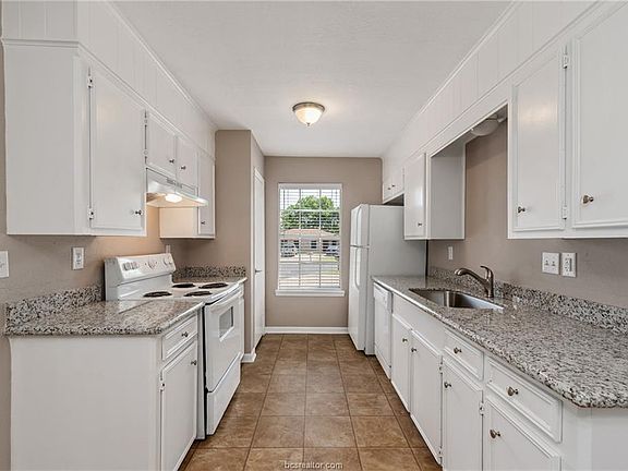 2nd image of 309 Columbia Ct