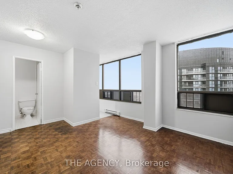 2360 Dundas St W #2719B — Photo 4