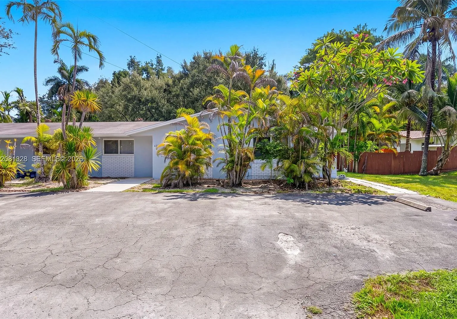 Everglade Land Sales Co — Photo 1