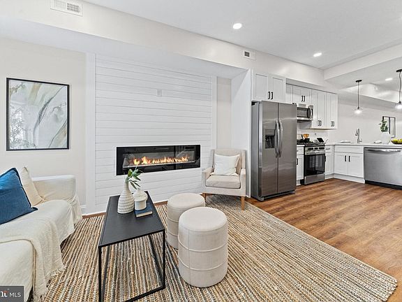 3rd image of 2031 N Fulton Ave