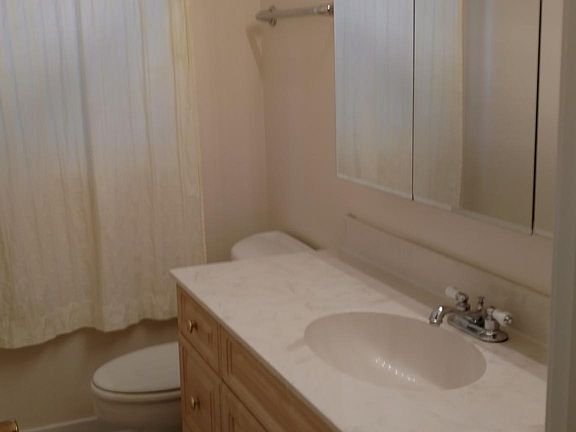 5th image of 1637 W Winona St #1
