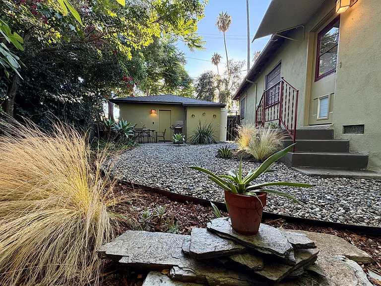 Laverna Ave — Photo 28